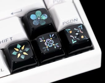 Set di tasti artigianali con intarsi floreali in conchiglia, tasti in resina di madreperla fatti a mano con motivo floreale iridescente, regalo per tastiera meccanica personalizzata