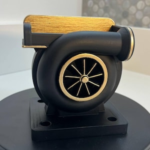 Tarjetero con turbocompresor impreso en 3D: organizador de escritorio para entusiastas de los coches. Regalo único de motor turbo para aficionados a los engranajes, mecánicos y talleres.