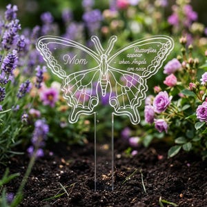 Spersonalizowany palik pamiątkowy Butterfly Garden, grawerowany prezent na znak współczucia z powodu straty mamy, mamy i taty, prezent z imieniem