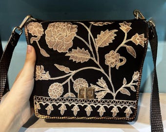 Handgemaakte Suzani leren tas – bloemen geborduurde schouder- en handtas, unieke ambachtelijke clutch