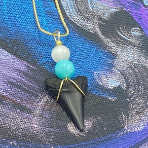 Shark Tooth Fossil Necklace – Handmade Gold-Wrapped Pendant with Ocean Gem Beads
