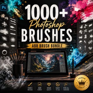 Könnte beinhalten: Eine digitale Produktwerbung für über 1000 Photoshop-Pinsel im ABR-Format. Die Grafik zeigt ein Tablet mit einer Landschaftsillustration, einen Becher mit Pinseln und ein goldenes Qualitätssiegel vor einem dunklen, rauchigen Hintergrund.