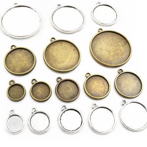 Vendita all'ingrosso - 20 pezzi 10-30 mm (dimensione cabochon) argento anticato/bronzo anticato/argento bianco k/oro vassoi con castone rotondo ciondoli - entrambi i lati