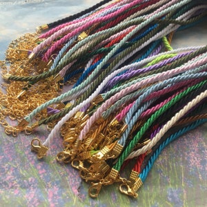 20 cordini per collana girocollo in raso ritorto regolabili da 7 a 27 pollici da 3 mm con fermagli a moschettone in oro brillante e prolunga da 2 pollici - più di 25 colori