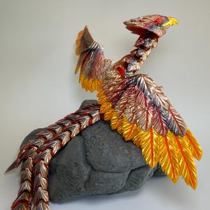 Świecący w ciemności, przegubowy feniks | Tęczowy ptak drukowany w 3D z zawiasowymi skrzydłami | Mityczna dekoracja fantasy