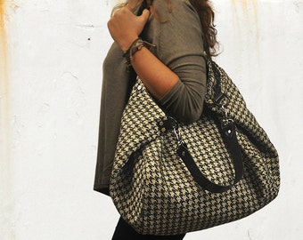 Houndstooth in black and offwhite for our shopping bag  Julia with blacl leather details MADE TO ORDER From iyiamihandbags