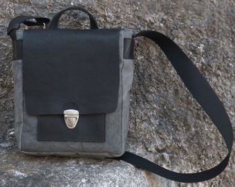 Men's messenger bag in leather and stonewashed canvas,named Jazz