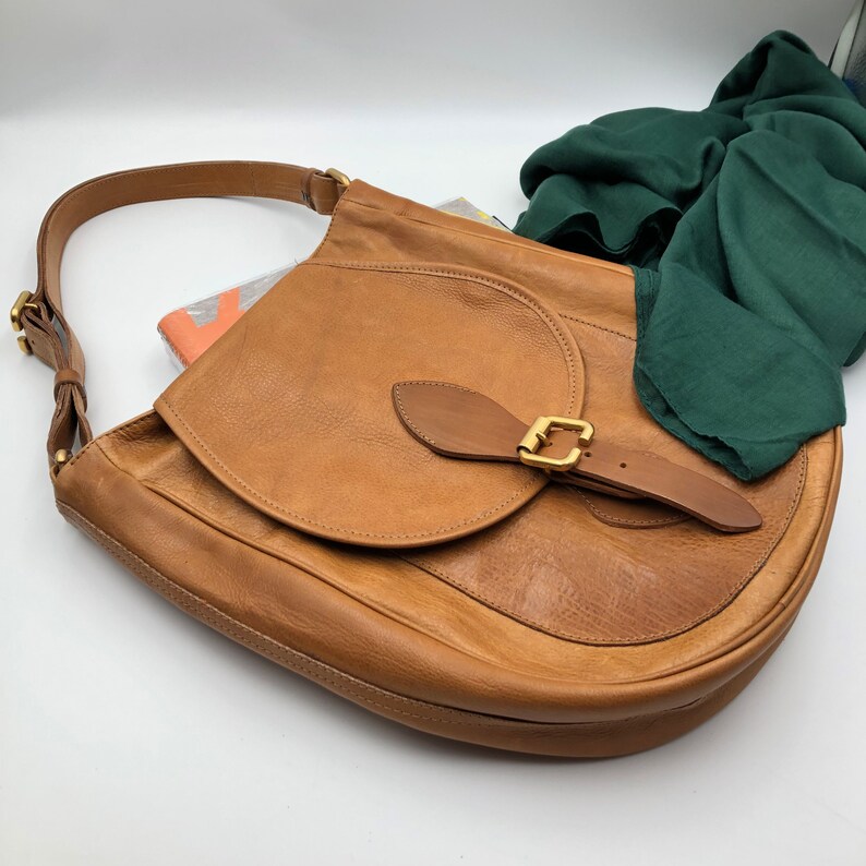 Handmade leather bag DROP in camel tone, shoulder bag image 1
