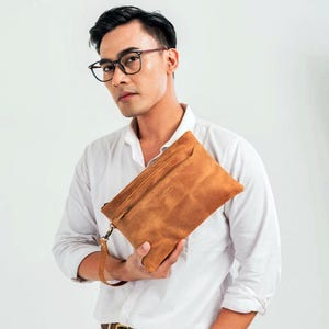 Bolso de mano de cuero para hombre – Bolso de mano Crazy Horse con bolsillo con cremallera – Bolso de cuero personalizado hecho a mano con forro de gamuza