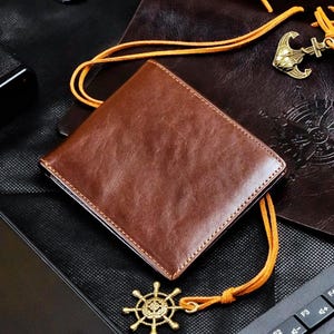 Cartera de cuero personalizada para hombre: piel extraíble, 11 ranuras para tarjetas, grabado personalizado