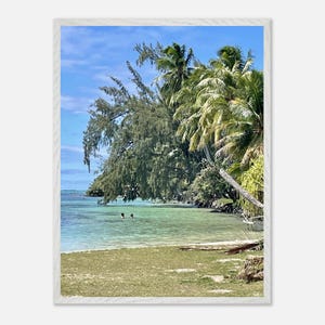 Póster de playa impresionante - Foto enmarcada de la playa de Ta'ahiamanu, Moorea - Decoración de playa tropical - Arte mural isleño rodeado de palmeras