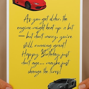 Cartão de aniversário engraçado com carro para ele | Saudação humorística com carro esportivo | Download digital para impressão