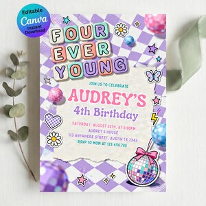 Födelsedagsinbjudan till Four Ever Young, 4-årsdagsinbjudan till flickor, redigerbar Canvas-mall, retro rutmönster-discofest, direktnedladdning