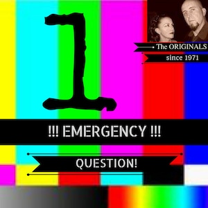 Könnte beinhalten: Ein Schwarzweißbild eines Fernseh-Testmusters mit der Zahl "1" in der Mitte. Der Text "!! EMERGENCY !!" befindet sich unter der Zahl und der Text "QUESTION!" darunter. Das Bild enthält auch ein Schwarzweißfoto eines Paares mit dem Text "The ORIGINALS since 1971" darunter.