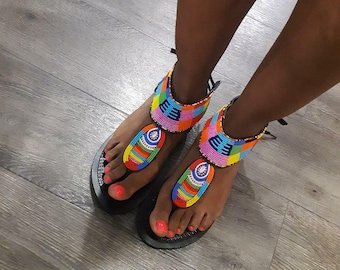 Sandalias masái de cuero con cuentas: Chanclas africanas de verano