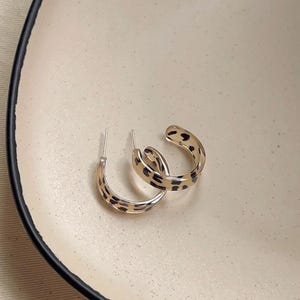 Leopard Resin Hoop Örhängen - Lätta & Fina Akryl Sköldpaddssmycken