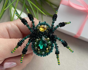 Green spider pin brooch, beaded insect brooch, beaded spider brooch, embroidered spider, realistic spider pin, beaded unique spider brooch