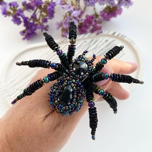 Beaded spider black brooch, beaded spider, unique spider brooch, beaded insect brooch, spider brooch pin, handmade pin, spider accessories