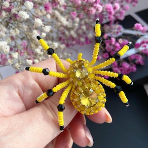 Colorful beaded spider brooch, spider pin brooch,  beaded spider, beaded insect brooch, embroidered spider, realistic spider jewelry pin