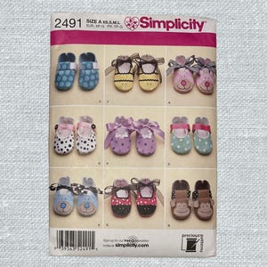 Baby Booties, Crib Shoes Sewing Pattern: Animal Faces, Simplicity #2491 (Uncut, FREE Ship)