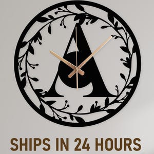 Orologio da parete in metallo personalizzato, orologio da parete in metallo con monogramma, regalo di famiglia personalizzato, orologio da parete con iniziale del cognome della famiglia, regalo di anniversario personalizzato