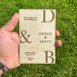Hout gegraveerde bruiloft uitnodiging, minimalistische trouwkaart, gepersonaliseerde houten bruiloft uitnodigingsset, houten bewaar deze datum, huwelijksuitnodigingen