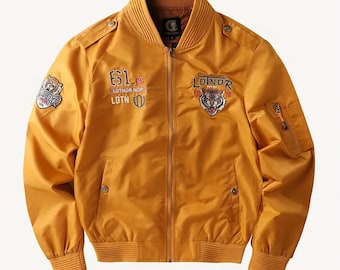 Chaqueta bomber con bordado de tigre para hombre, color amarillo dorado, con cremallera y bolsillos