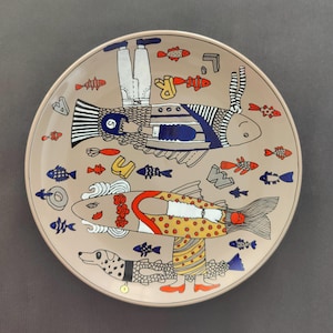 Decorative porcelain plate &quot;L&#39;amour&quot; from the &quot;Fishdom&quot; series. d=21,3 cm