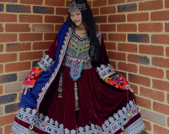 Vestido tribal afgano hecho a mano / Bordado y monedas kuchi vintage / Vestido de terciopelo étnico / Ropa tradicional afgana bohemia