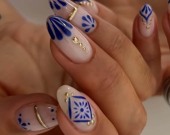 Ongles floraux minimalistes à presser : peintures acryliques 3D longues amandes peintes à la main