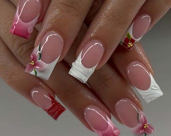 Presse florale peinte à la main sur les ongles : ongles carrés en acrylique 3D