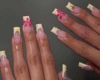 Square Nails ,French Nails,Flroal Nails hand painted nail,custom press on nails,3D Nails,Acrylic Nails  ,Pink nails,Girl Gift