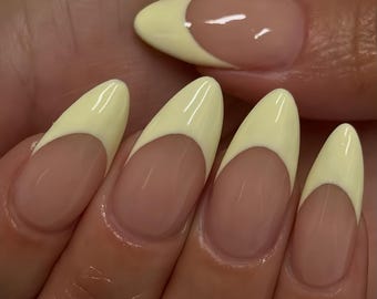 Unghie giallo chiaro Y2K, unghie french floreali dipinte a mano, unghie finte personalizzate, unghie acriliche 3D, nail art