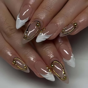 Minimalist Nails,French Nails,hand painted nail,custom press on nails,3D Nails,Almond Nails,Acrylic Nails,Birthday gift,Girl gift