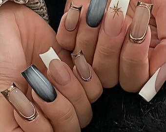 Uñas postizas con degradado azul: uñas acrílicas 3D con diseño floral francés