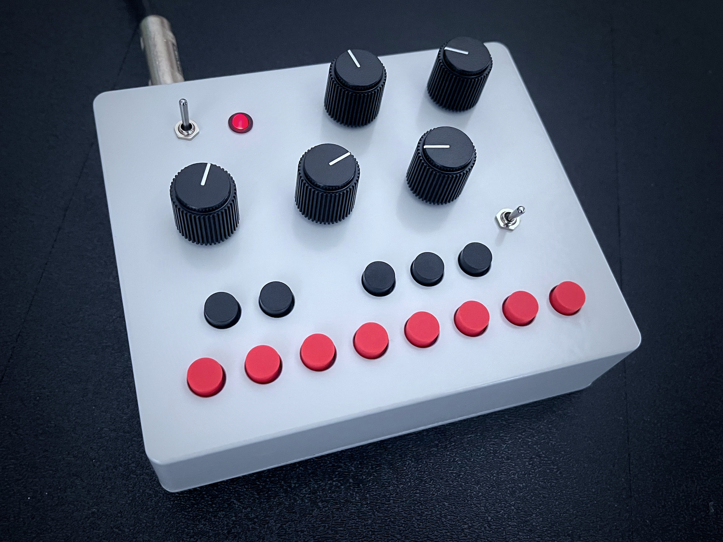 8-Bit Power Synthesizer MICHAEL RUCCI-