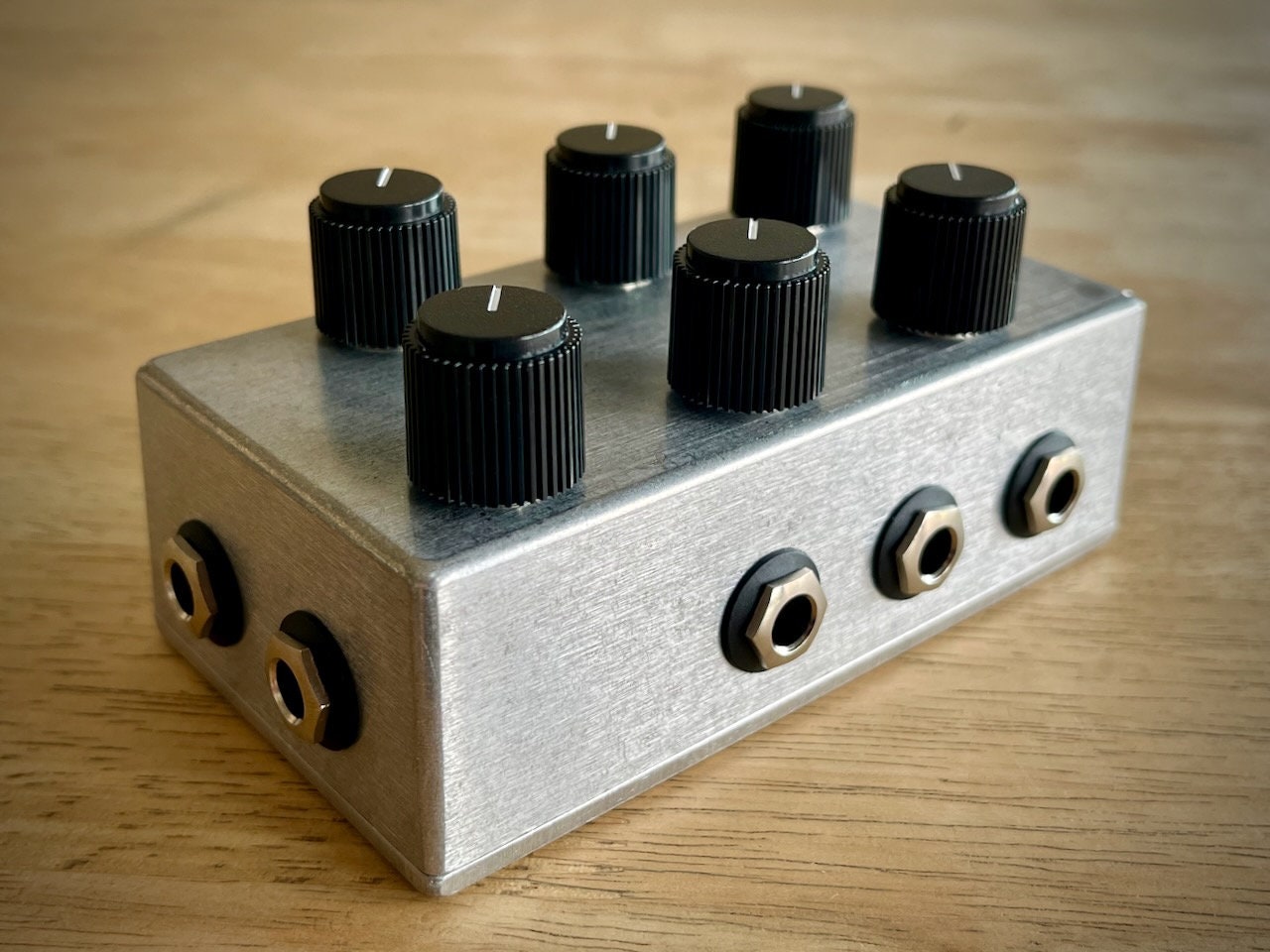 【ジャンク】12in 10out stereo matrix mixer LowGain_MatrixMix-3-5_01.jpg