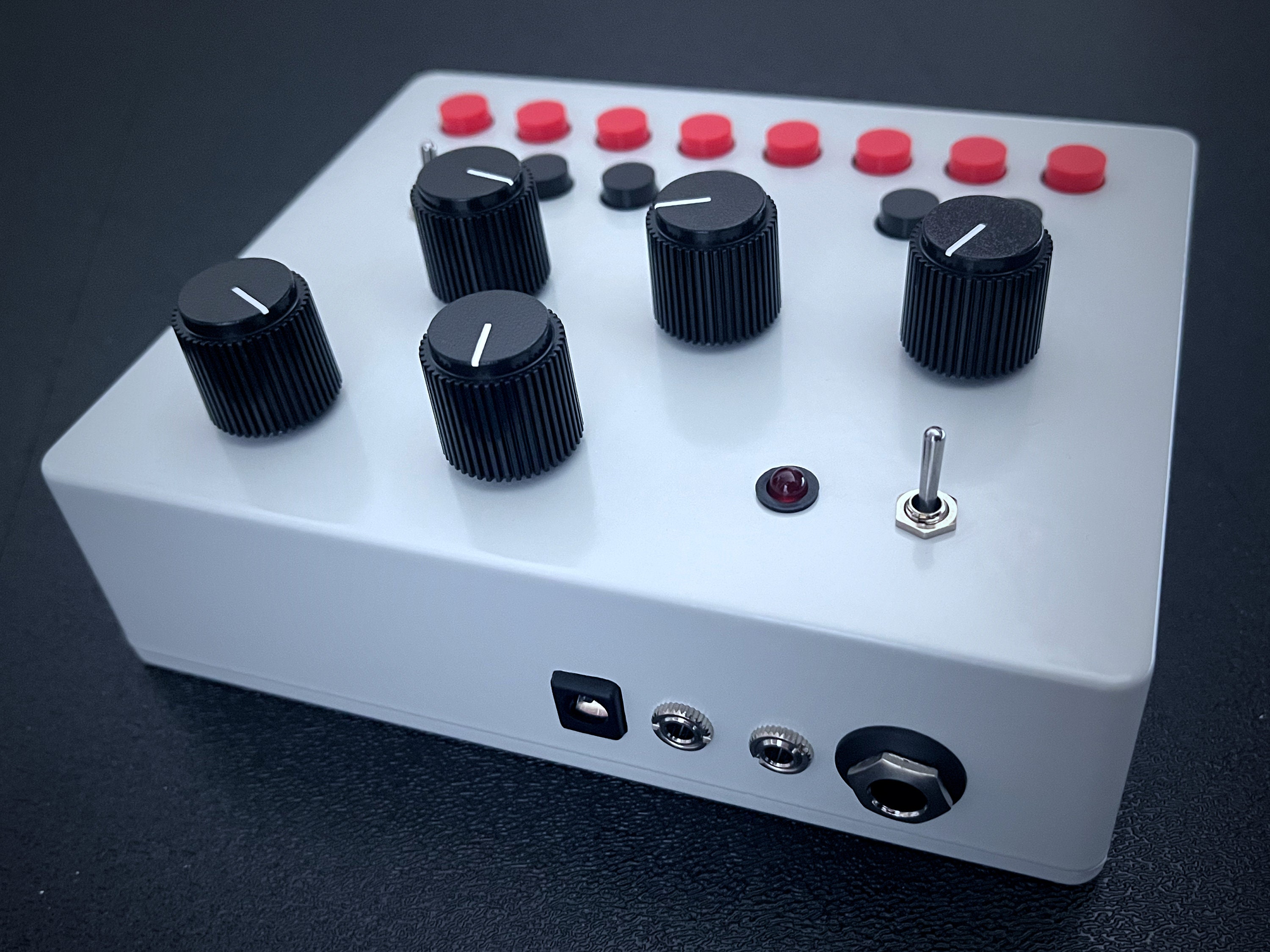 8-Bit Power Synthesizer MICHAEL RUCCI-