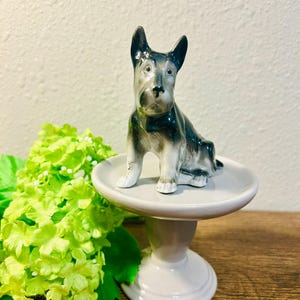 1940s–1950s Ceramic Scottie Dog Figurine – Black and White Terrier Collectible