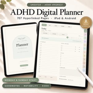 Puede incluir: Dos tabletas que muestran un planificador digital para TDAH con 707 páginas con hipervínculos. La pantalla muestra un horario diario, listas de tareas y secciones de gestión del tiempo. El texto incluye 'ADHD Digital Planner', 'Today', 'Planner', 'One Thing at a Time', 'Monday & Sunday Start' y 'Goodnotes, Notability, Xodo'.