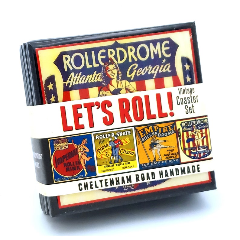 Peut inclure: Un ensemble de quatre sous-verres de style vintage repr&eacute;sentant des publicit&eacute;s de patinoires &agrave; roulettes. Les sous-verres sont noirs avec une bordure blanche et pr&eacute;sentent des images color&eacute;es de patineurs &agrave; roulettes et le texte "Let's Roll!"  Les sous-verres sont faits &agrave; la main et portent le texte "Cheltenham Road Handmade".