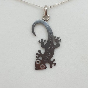 Colgante GECKO de plata de ley oxidada negra mini zoológico