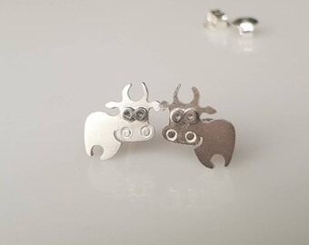 Pendientes de plata con forma de vaca