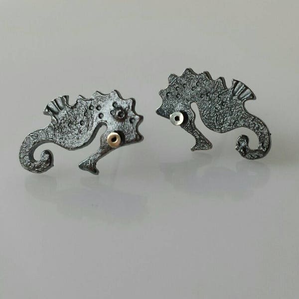 Seahorse silver stud earrings from Mini zoo series