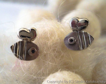 Little BEE sterling silver stud earrings. Mini Zoo.