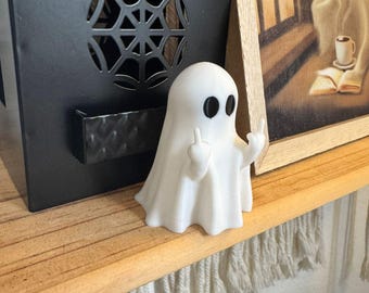 Figura de fantasma que hace girar los dedos