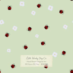 Op de afbeelding: Een lichtgroene achtergrond met een herhalend patroon van rode lieveheersbeestjes en witte bloemen. De lieveheersbeestjes hebben zwarte stippen en krullende antennes. De tekst "Little Wonky Dog Co. - Hand Drawn Original Art - 33.8 cm x 33.8 cm - 300 DPI" is inbegrepen.