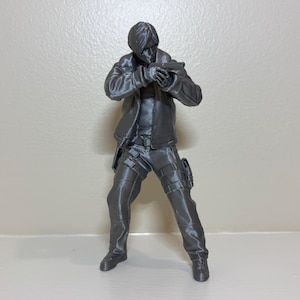 Leon S. Kennedy PVC Statue – Resident Evil 4 Remake – 30cm