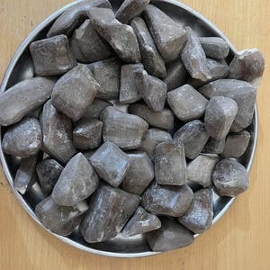 Eko Grey – 150g Clay Chunks | Natural Grey Clay from West Africa | Crunchy.