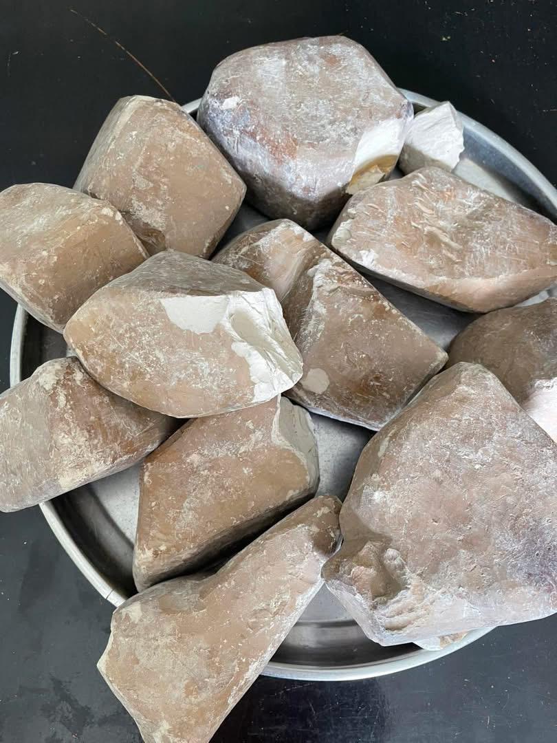 Eko White Clay 125g, sand free, chunky and crunchy from West Africa.